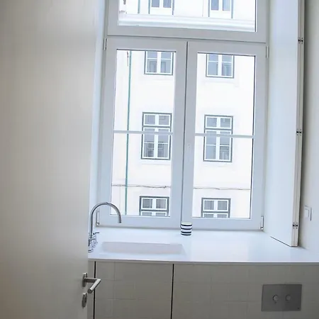 Downtown Sunny Apartment *